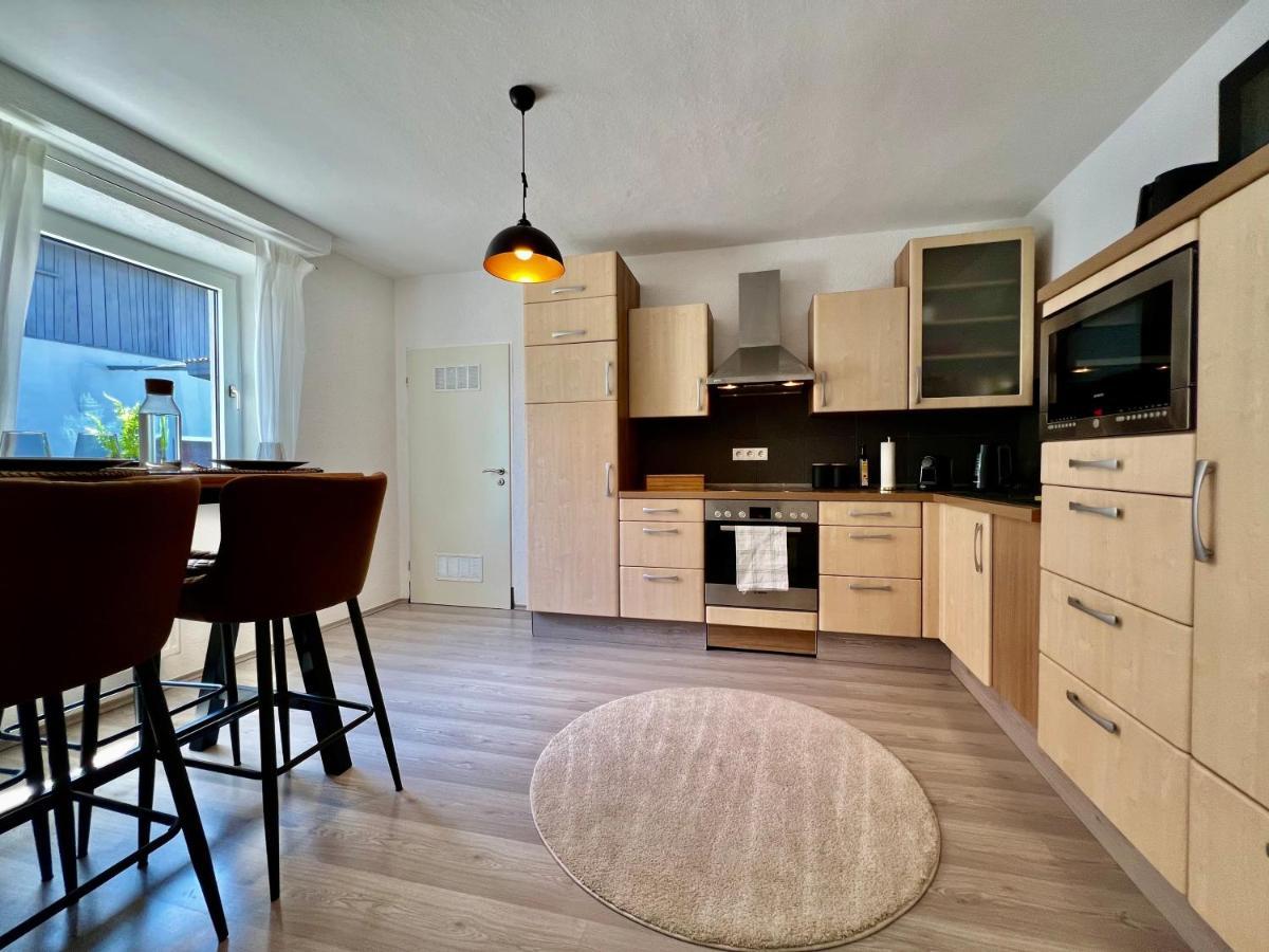 Moderne Ferienwohnung - ruhige&optimale Lage - inkl. Arbeitsplatz - Parkplatz - Küche - Netflix - für 4 Personen Bad Staffelstein Exterior foto
